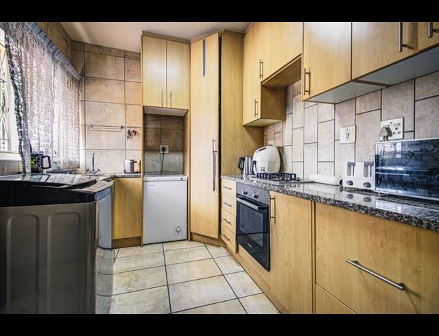 2 BEDROOM DUPLEX FOR SALE IN KEMPTON PARK EXT 4